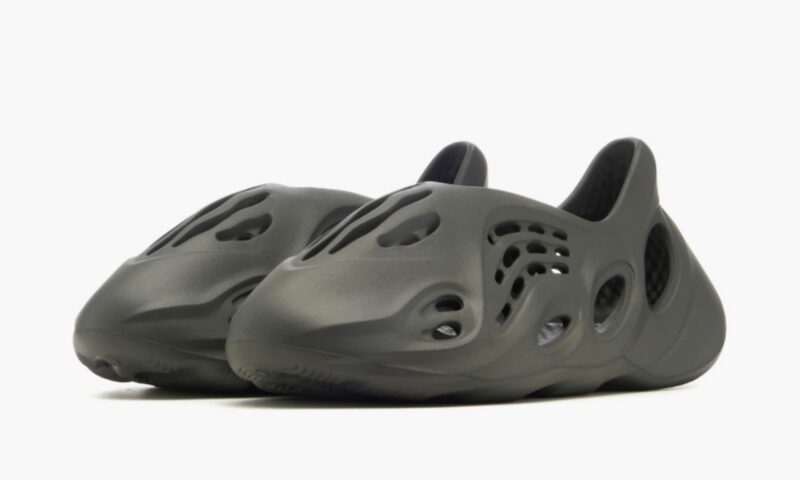 Yeezy Foam RNNR Carbon