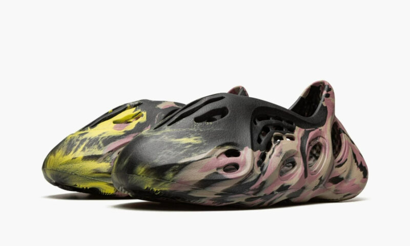 Кроссовки Yeezy Foam RNNR MX Carbon