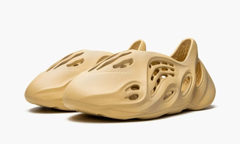Кроссовки Yeezy Foam RNNR Desert Sand