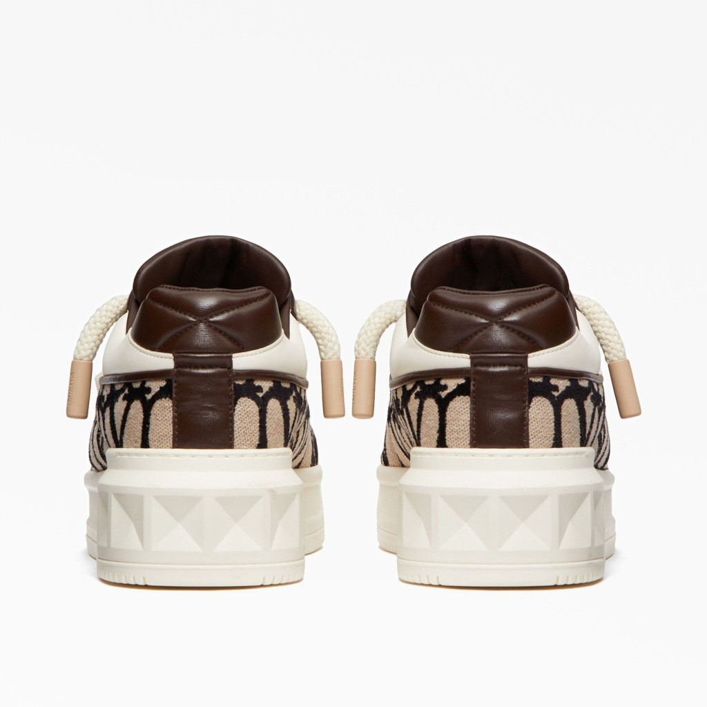 Кроссовки Valentino Garavani One Stud Brown — изображение 4