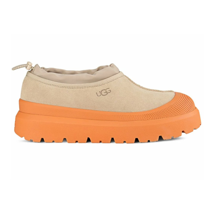 Бежевые UGG Tasman Hybrid вид сбоку