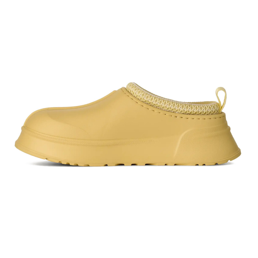 Силуэт обуви UGG Tazz Limeade с высоким текстильным задником и петлей